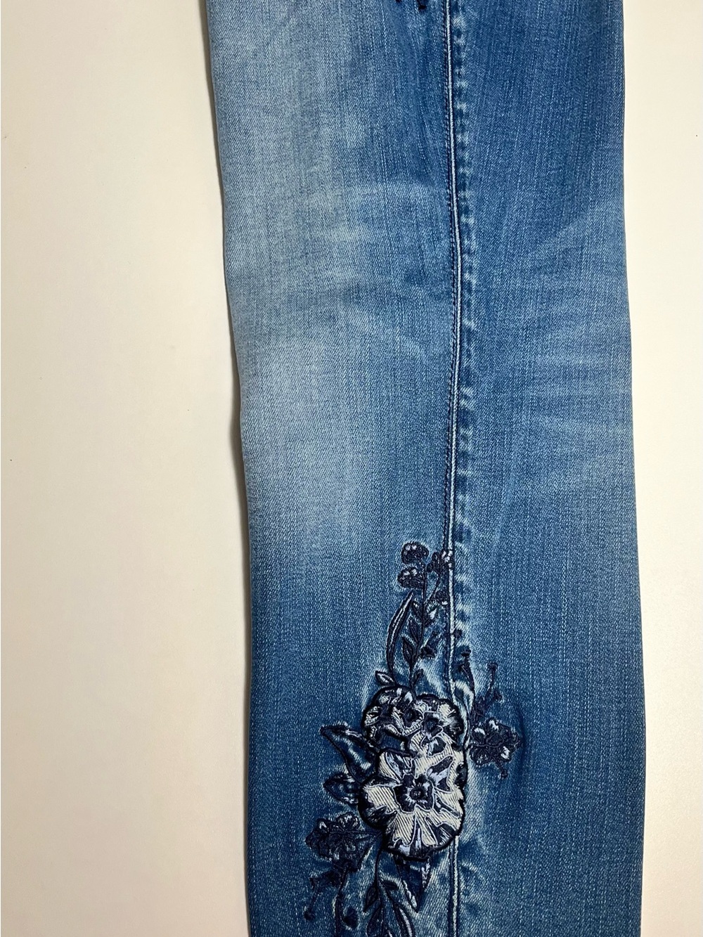 White House Black Market Embroidered Women’s Jeans - Picture 10 of 10